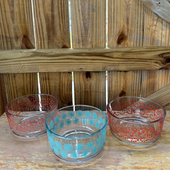 3 Pioneer Woman Flea Market Red Swirls & Teal Dandelions 4 Cup Quart Glass Bowls - Picture 2 of 9